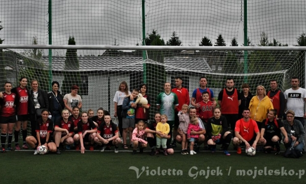 Piłkarki Sanovii Lesko już po sezonie. Sympatyczny mecz na   pożegnanie