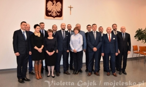 Dla dobra miasta potrzebna jest wsp&oacute;łpraca. Pierwsza sesja nowej rady miejskiej Leska