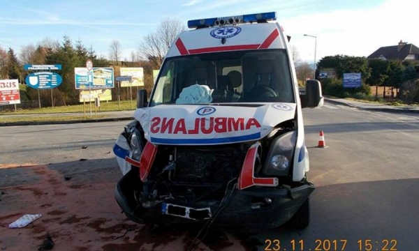 Wypadek karetki w Polańczyku